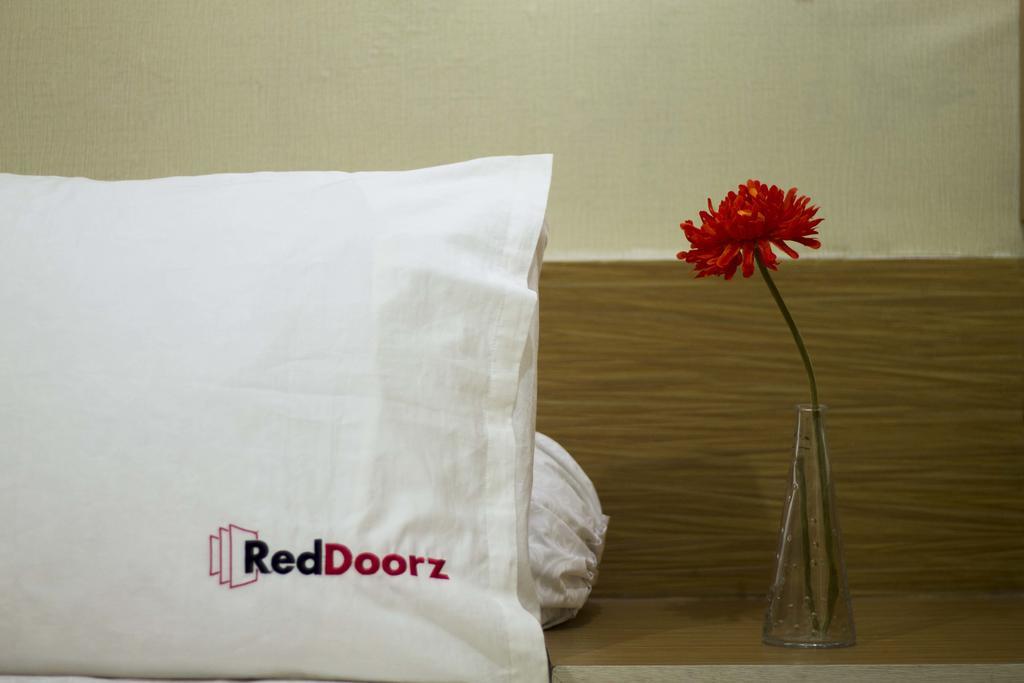 Hotel Reddoorz @ Patimura Legian 2 Kuta Lombok Exterior foto